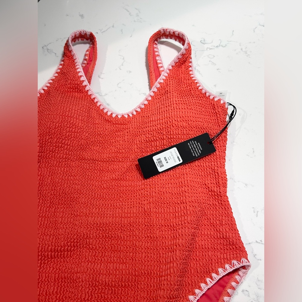 ❥𝖥𝖠𝖲𝖧𝖨𝖮𝖭𝗡𝗢𝗩𝗔: Part Of The Ocean Textured Rib Contrast 1
Piece Swimsuit - Coral - Picture 10 of 11